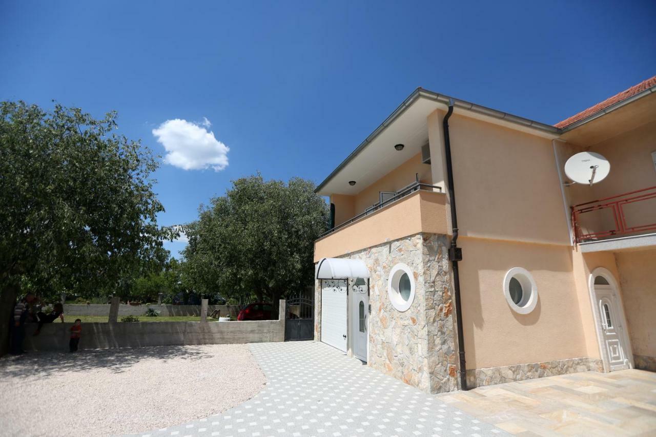 Apartament Apartman Delux Brkic Lozovac Zewnętrze zdjęcie