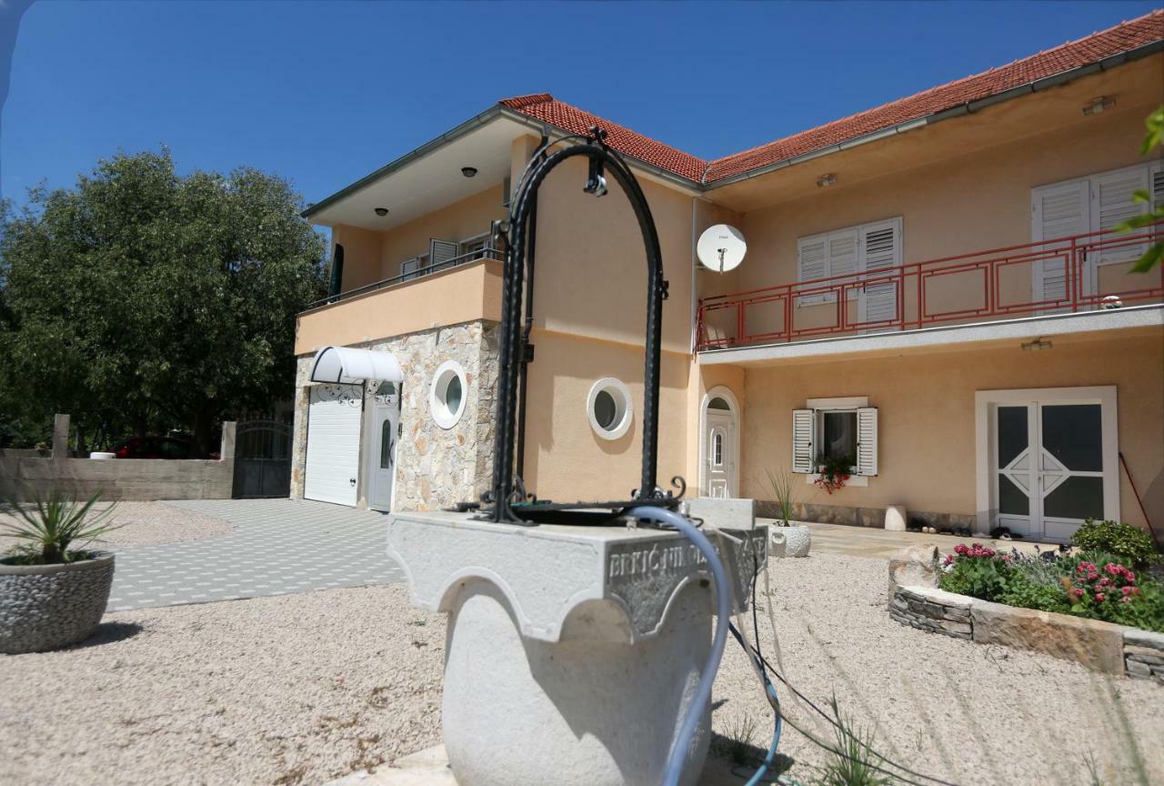 Apartament Apartman Delux Brkic Lozovac Zewnętrze zdjęcie
